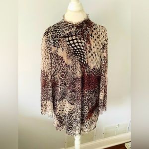 Beautiful pleated sleeve blouse 🌹